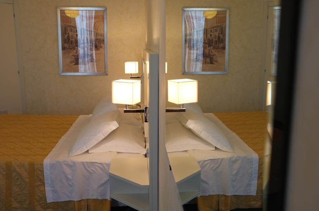 Hotel Della Citta Et De La Ville Forlì Quarto foto